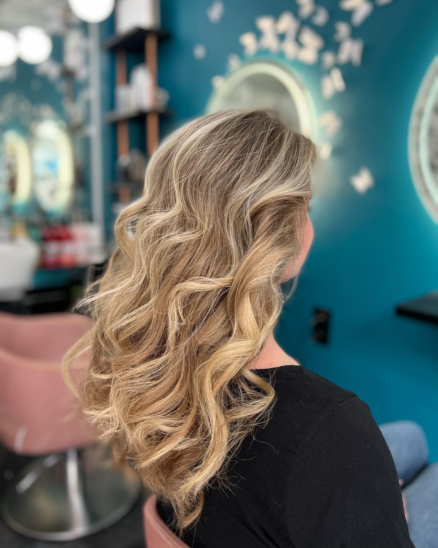 Honey blonde waves
