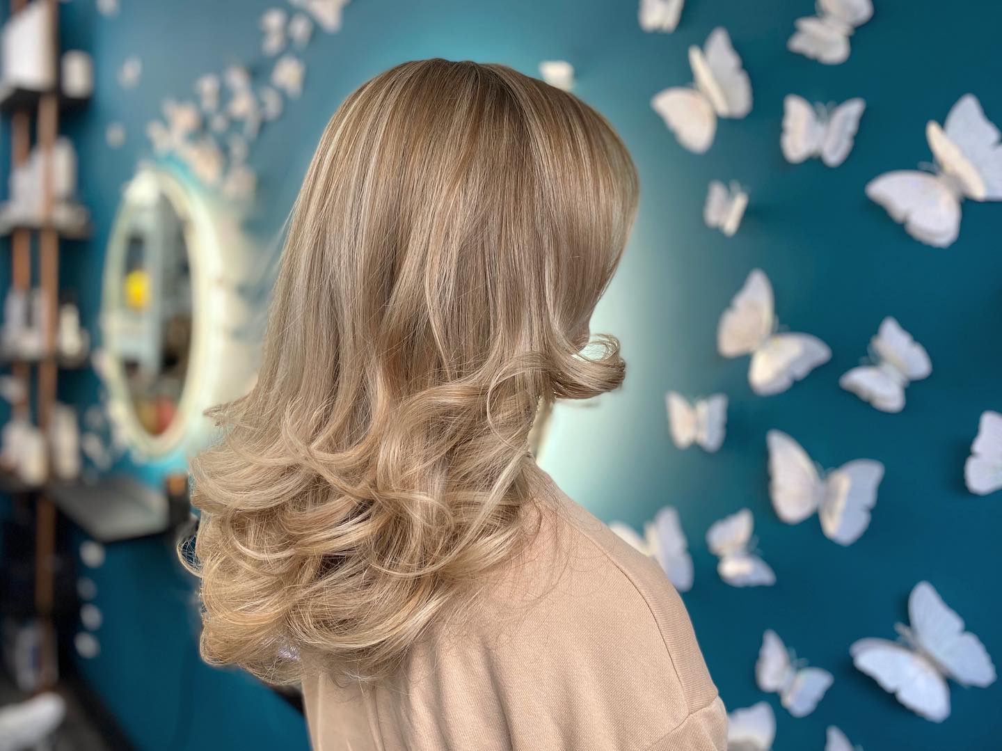 Voluminous blow-out blonde